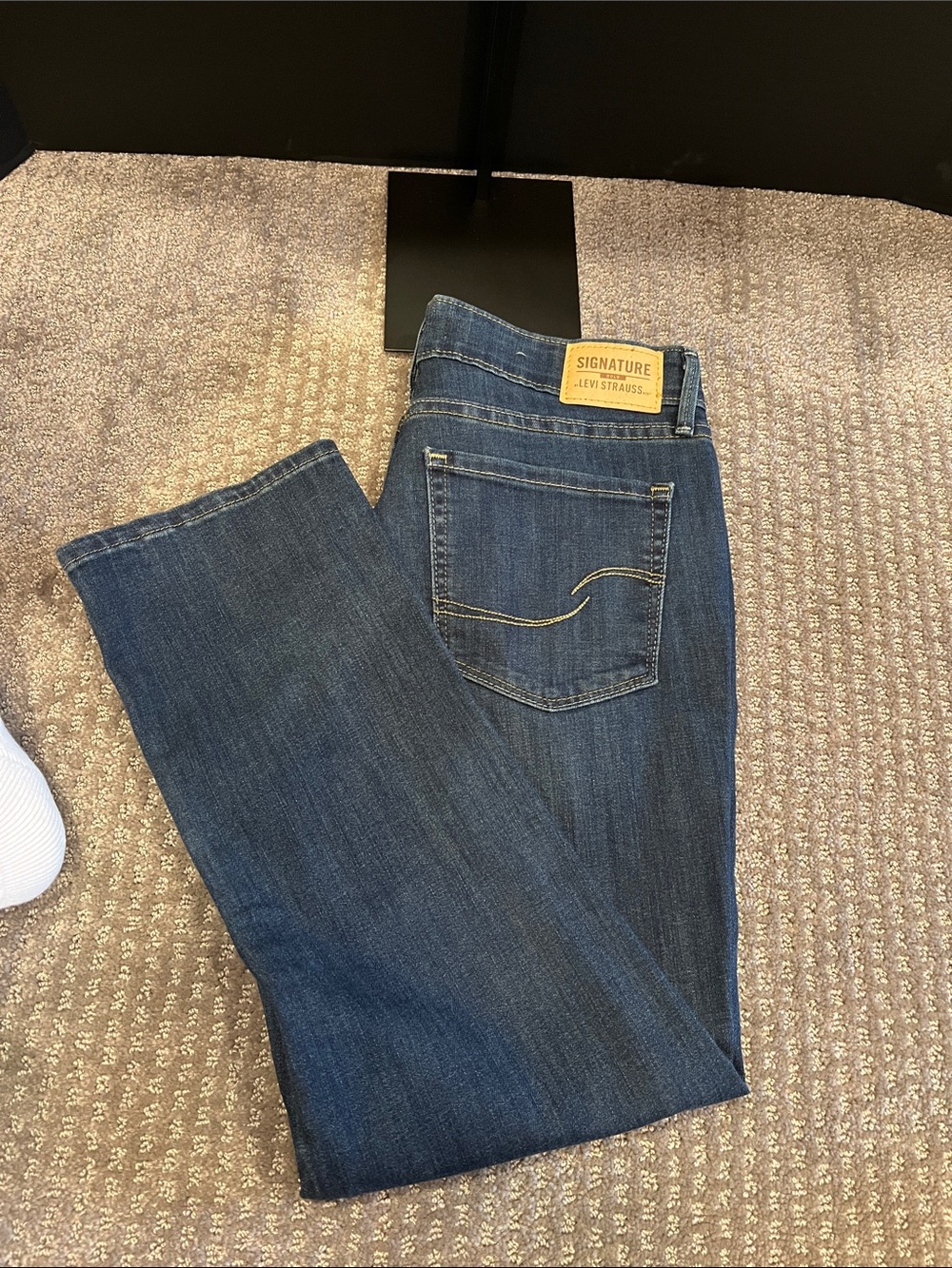 Levi's Signature Mid rise Capri Jeans